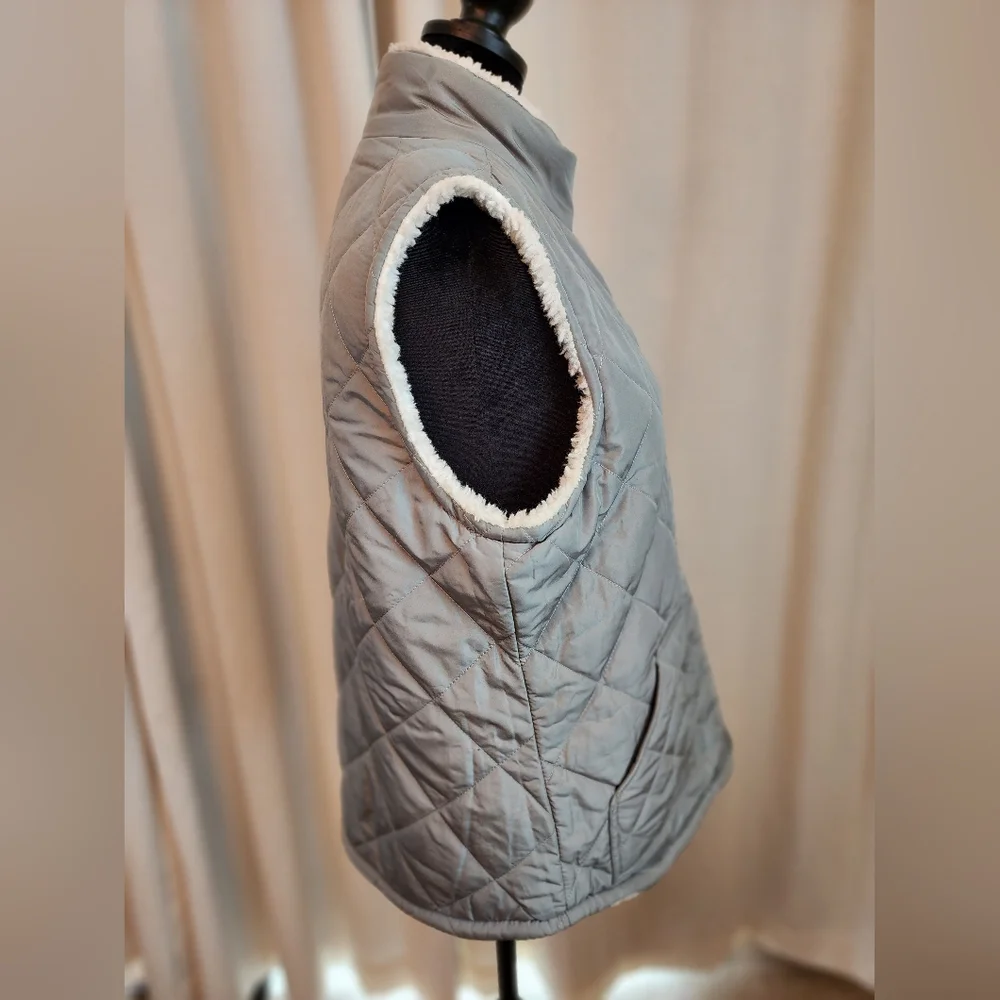 Unbranded Reversible Vest size M Color Sage Green/Blue - Picture 8 of 9